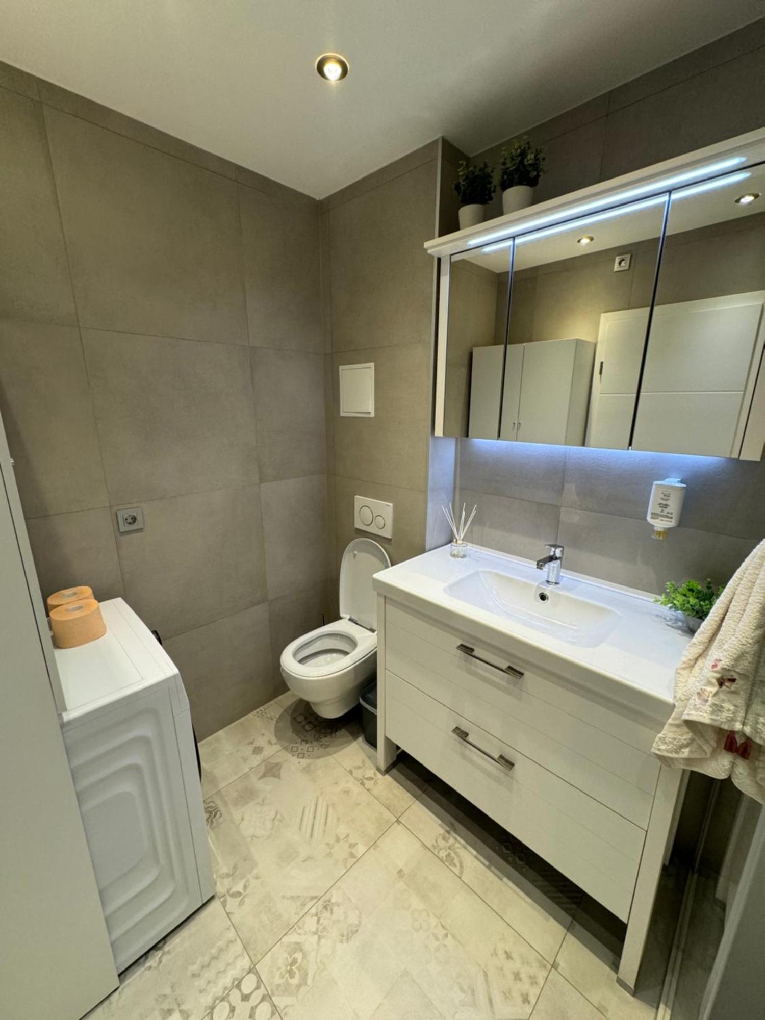 Apartment Astra With Private Parking Сплит Экстерьер фото